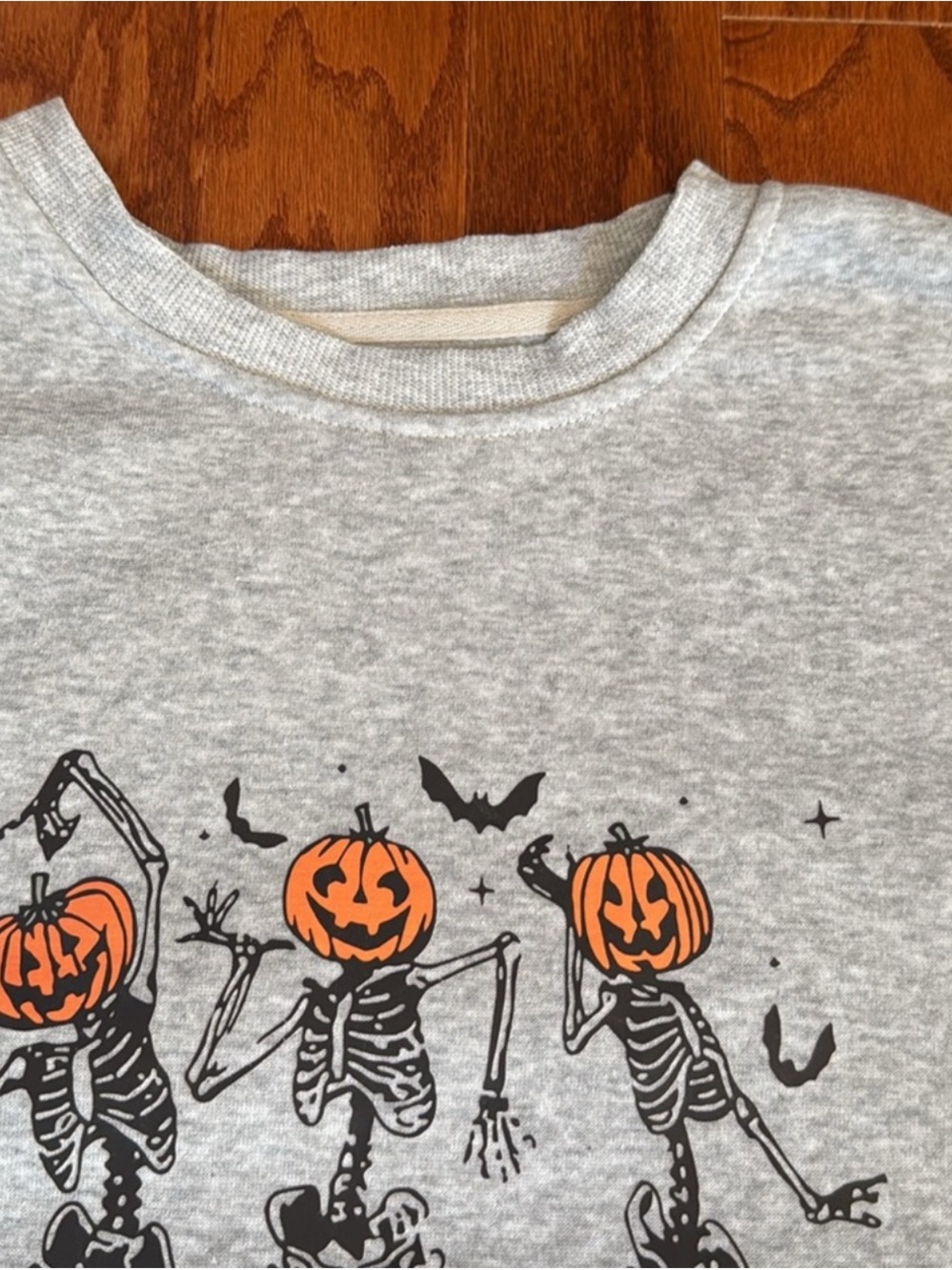 Pumpkin Head Dancing Skeleton Halloween Sweatshirt Gray Crewneck - Picture 13 of 15